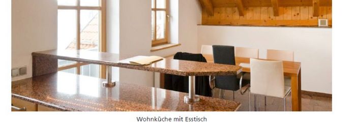 große Wohnküche mit Balkon