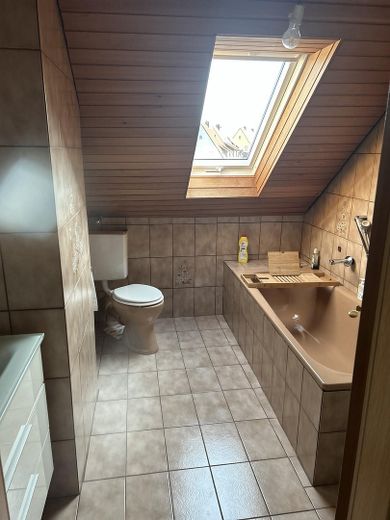 DG Badezimmer m. Badewanne