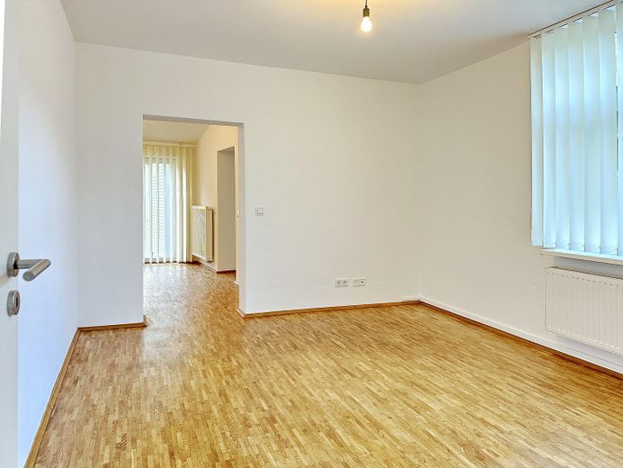 Modernes Wohnhaus mit separater Gewerbeeinheit in ruhiger Citylage – Gästezimmer 