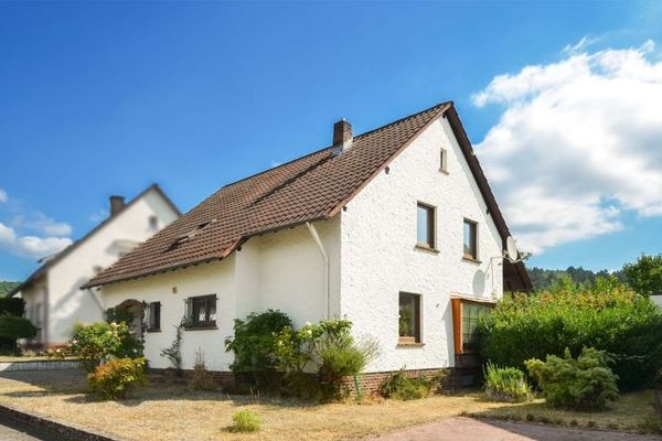 Wittlich: Einfamilienhaus mit Garten und Garage in top ruhiger Wohnlage, kurzfristig frei