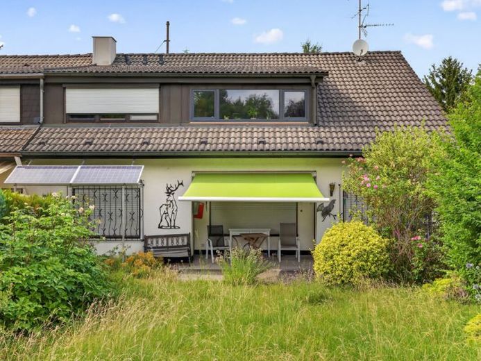 Attractive two-family house in a prime location in Karlsruhe-Grötzingen – Photo 1