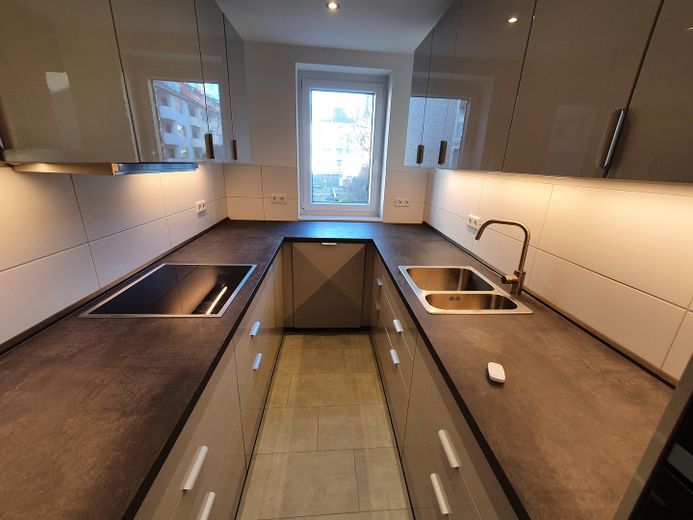 2-Zimmer/EBK/Bad/Balkon/Keller (fast) Erstbezug nach hochwertiger Sanierung direkt vom Eigentümer – Küche