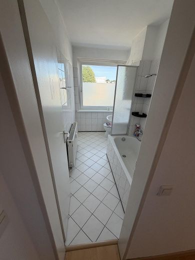 Helle 2-Zimmer-Wohnung in Salzgitter-Lebenstedt — oberste Etage, sofort frei – Bad 3