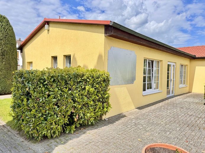 HORN IMMOBILIEN + beliebtes Eiscafé und Restaurant sucht Käufer und Nachfolger in Krackow bei Penkun – Gebäude