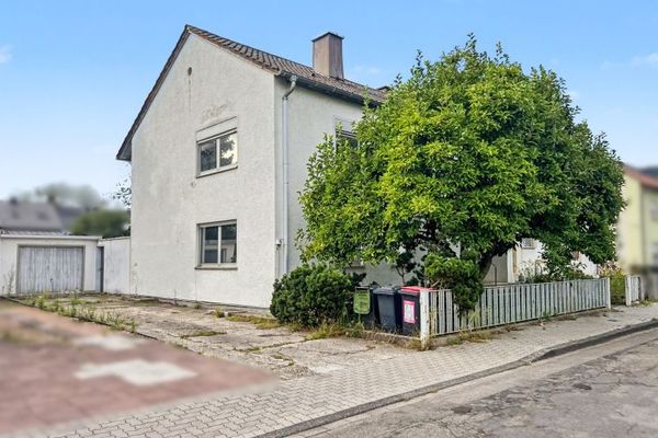 Ein Zuhause mit Charakter – Großzügiges Wohnhaus mit großem Garten (Kernsanierung erforderlich)