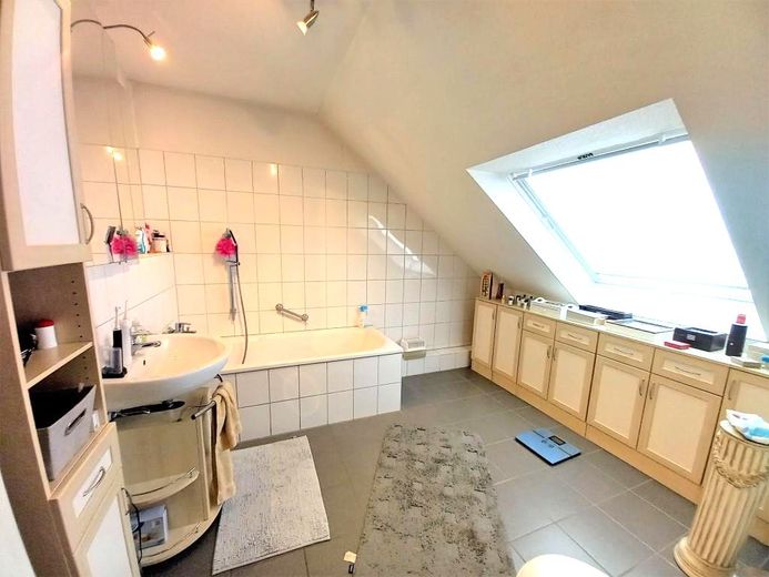 CITYHOUSE: Familienfreundliches Reiheneckhaus, TOP Lage mit Garten, Keller, Carport – Wannenbad Dachgeschoss