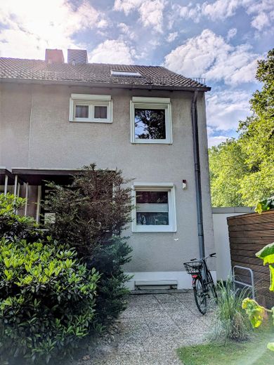 Well-maintained end-of-terrace house in a quiet cul-de-sac with garage – Frontansicht