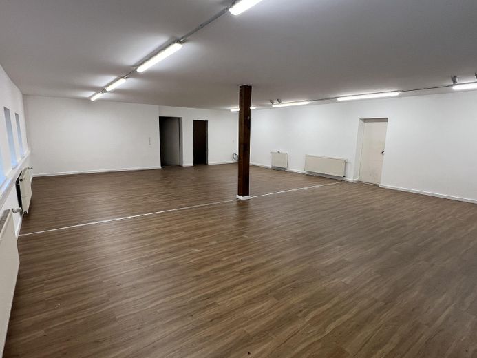 100m2 office/commercial space for rent: first occupancy after renovation – Foto 4