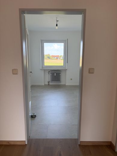 Mooie, ruime 3-kamerwoning 90m² met zuidwestbalkon en droomuitzicht in Rosenheim-Pang – Blick in die Küche