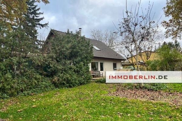 IMMOBERLIN.DE - Charmantes Einfamilienhaus + Nebengelasse auf sehr großem Anwesen