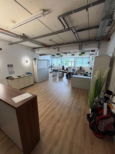 Halle de stockage / production avec porte sectionnelle (accessible en véhicule) 1400qm - Arnsberg – Büro