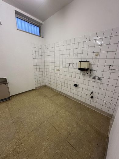 Ladenlokal Einzelhandel Halle Lager Praxis Gewerbe Gastro Sporthalle Freizeit zu vermieten – Foto 11