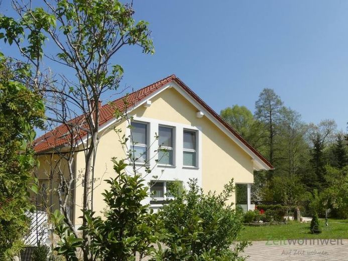 (EF0521_M) Dresden: Moritzburg, neu möblierte Wohnung in neu gebauten Haus, ruhige Lage, eigener Sitzplatz im Garten – Foto 1
