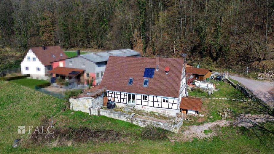Charmantes Anwesen in einzigartiger Lage sucht Liebhaber! - FALC Immobilien Öhringen – Luftansicht Süd-Ost