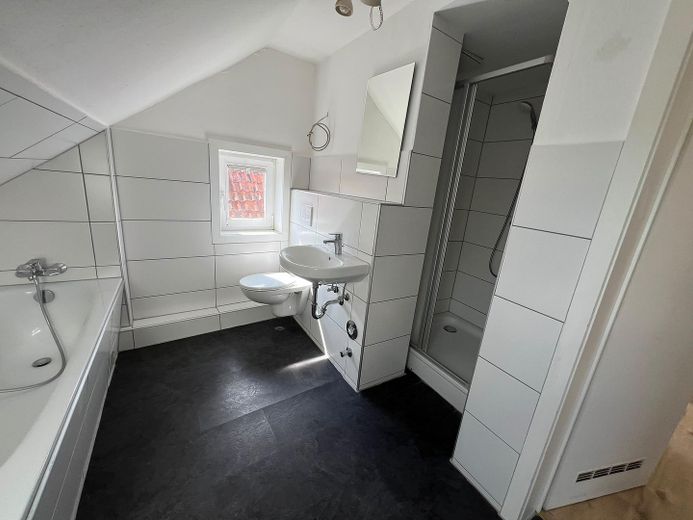 Maisonette Wohnung in Mölln – Badezimmer mit Badewanne