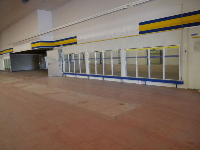 Verkaufshalle / Lagerhalle mit Büroräumen in zentraler Lage von Deutschland – Foto 6