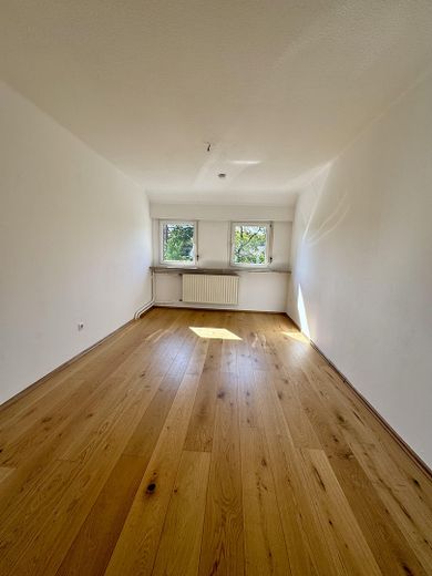 Freistehendes Haus, nutzbar als großzügiges Einfamilienhaus oder Zweigenerationenhaus – OG Wohn- oder Schlafzimmer