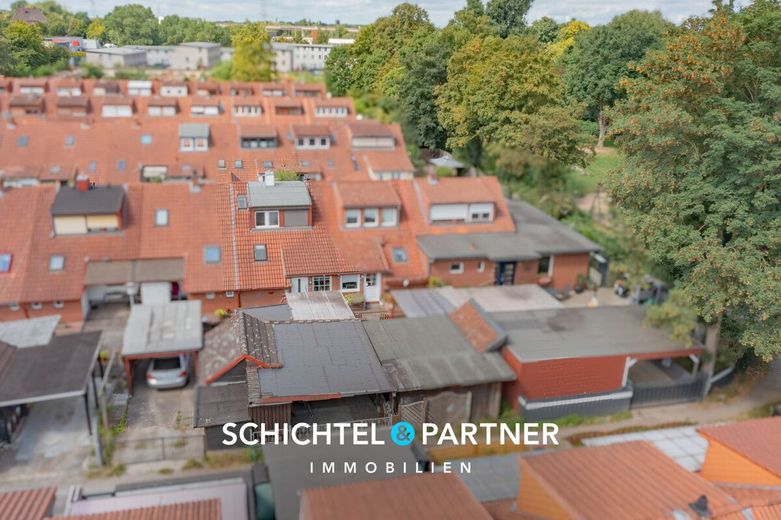 Oslebshausen | Renovierungsbedürftiges Reihenhaus mit Garten- und Hoffläche – S&amp;P | Luftansicht