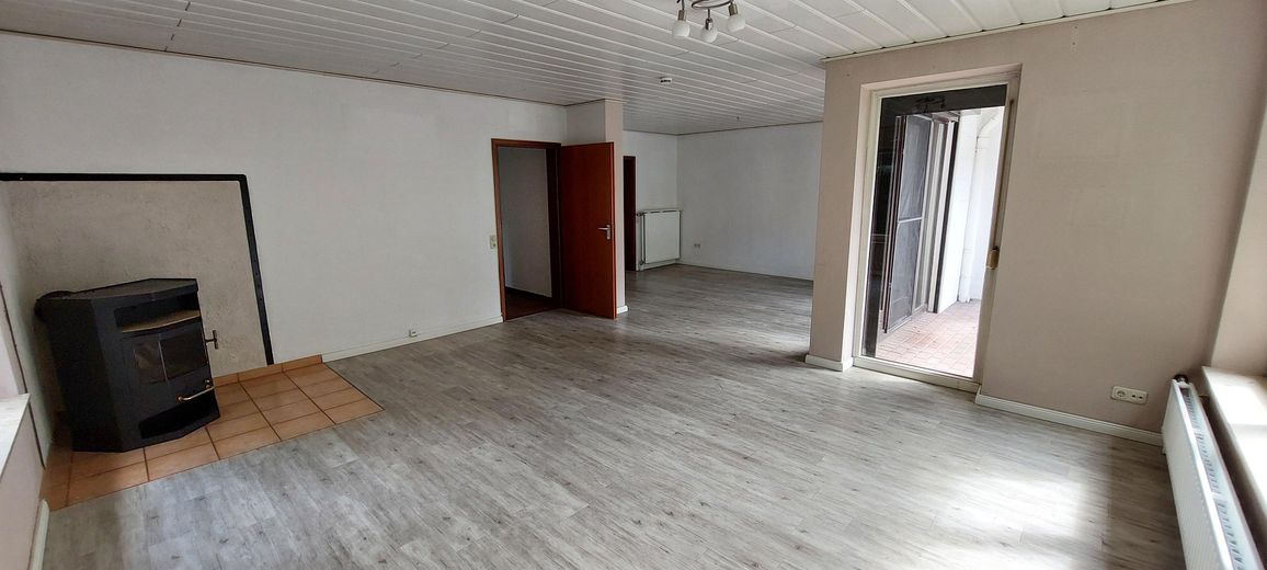 Familienfreundliches Reiheneckhaus mit großem Garten und viel Platz – ruhige Lage in Tornesch – Wohnzimmer mit Blick Esszimmer