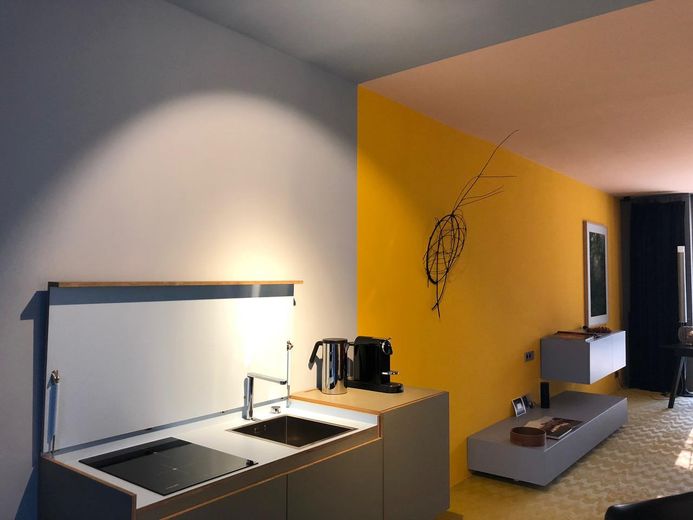 Full kitchen