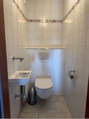 Tu cherches encore ? Nous avons ce qu’il te faut ! Colocation de 4 pièces avec balcon à Tübingen-Derendingen – WC