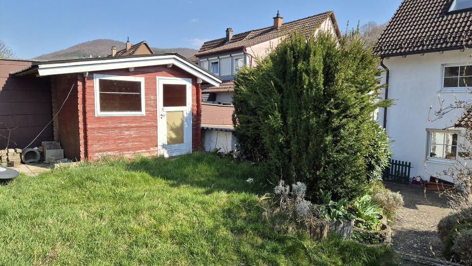 €12,000 saved on estate agent fees! Modernised semi-detached house with garden: close to the centre, quiet, low ancillary costs – Gartenhaus