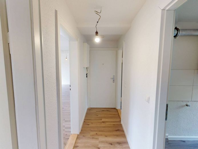 Ankommen, durchatmen, entspannen - Wir schenken Ihnen den ersten Monat: Helle 3-Zimmer-Wohnung mit modernem Bad – Ansicht I: Flur