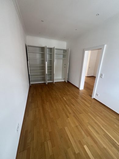 Helle 2 Zimmer Wohnung in der Carlstadt – Schlafzimmer