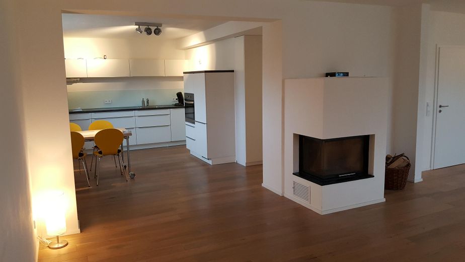 Wohn-Esszimmer mit Küche