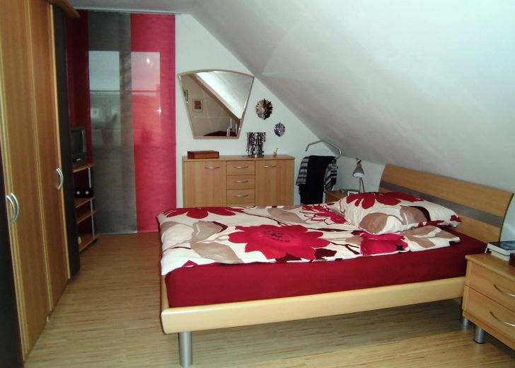 Casa pareada con cochera cubierta – Schlafzimmer