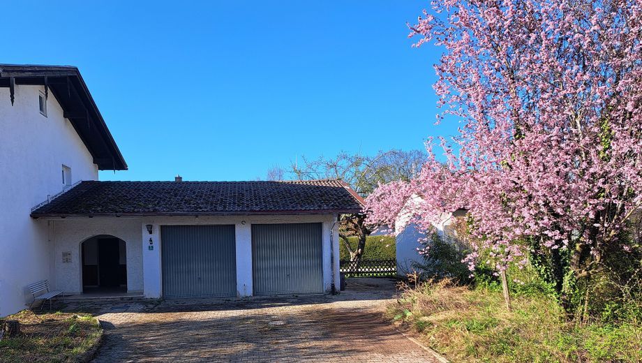 Großzügiges Wohnhaus mit viel Potenzial und in bester Lage – Hofeinfahrt