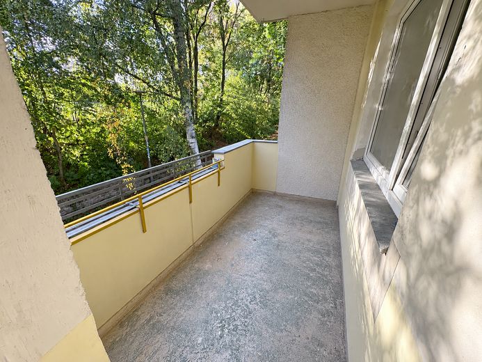 Komisyonsuz | Üstün Durumda! 3 Oda - Parke, Balkon ve Yeşil Manzara – Balkon