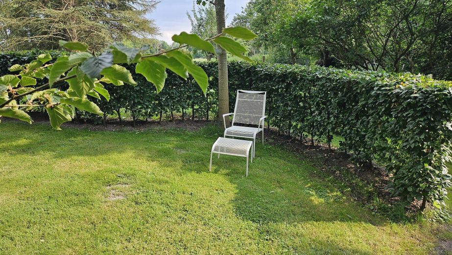 Da privato: casa storica modernizzata con tetto di paglia in posizione idilliaca – Ruheoase im Garten