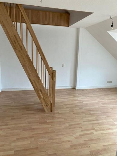 Großzügige DG 4-Zimmer mit Laminat, Wannenbad und Balkon in ruhiger Lage! – PHOTO-2023-04-27-10-12-25_4