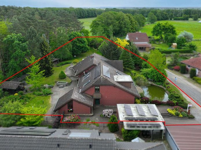 Einzigartige Architektenvilla am Waldrand bei Zerbst - ein Ort, wo Raum, Licht &amp; Natur verschmelzen – Nord-West Luftansicht