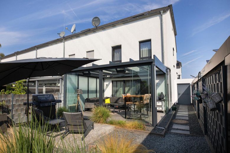 Reihenendhaus KfW 55 mit Wintergarten in Langenfeld – Austritt vor dem Wintergarten