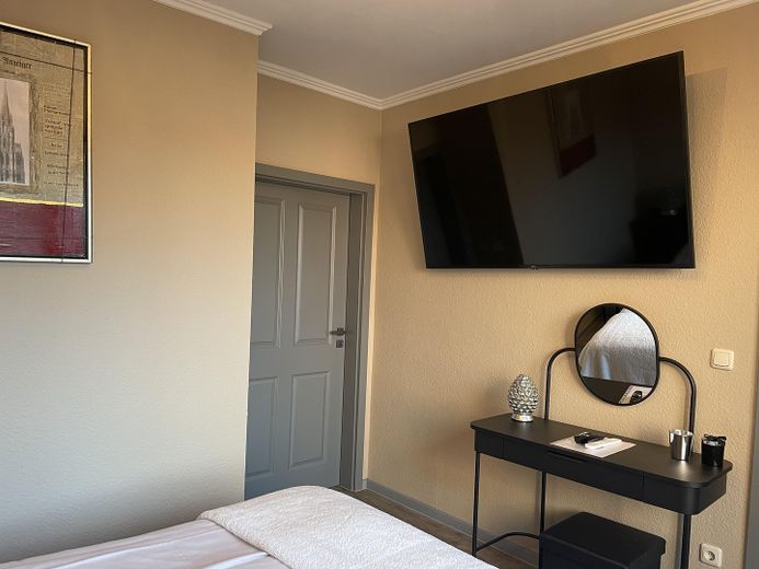 Für 2 Personen: 2 SZ, 2 Bäder – ab 50 €/Tag bei mind. 1 Monat – Schlafen 1