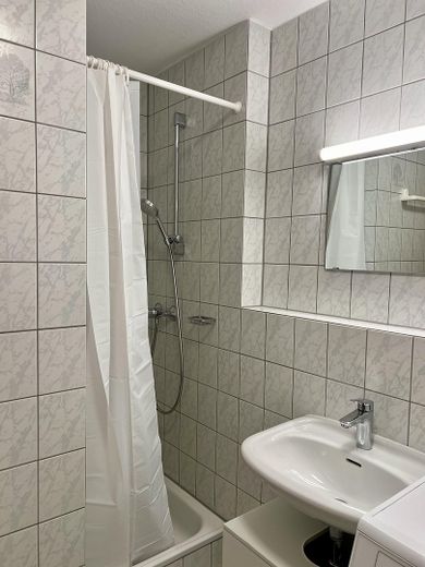 Світла мебльована квартира з терасою та паркомісцем у підземному гаражі – Bad mit neuen Armaturen