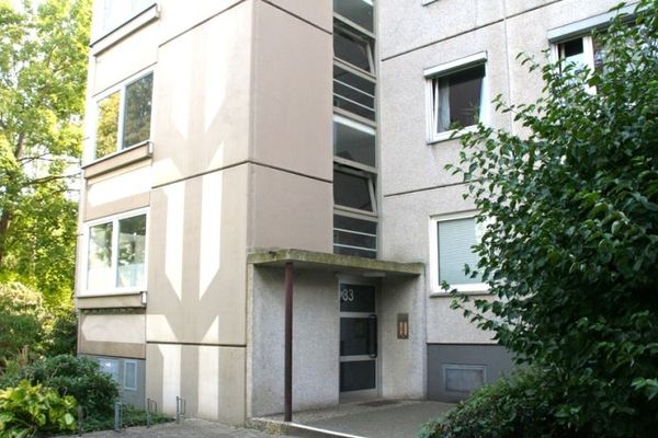 **Atrakcyjne mieszkanie 4-pokojowe z dużym balkonem i garażem w Laatzen-Mitte**