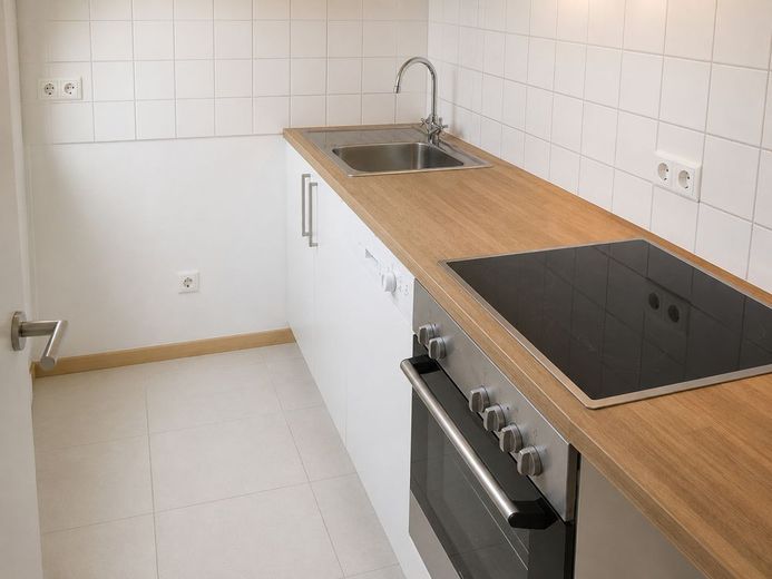Vierfamilienhaus mit Teilungserklärung - 3 Einheiten kurzfristig neu vermietbar – Küche DG