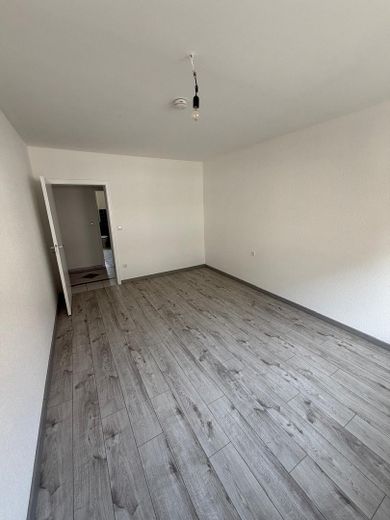 Gerenoveerd 2-kamerappartement met balkon en inbouwkeuken – Foto 7