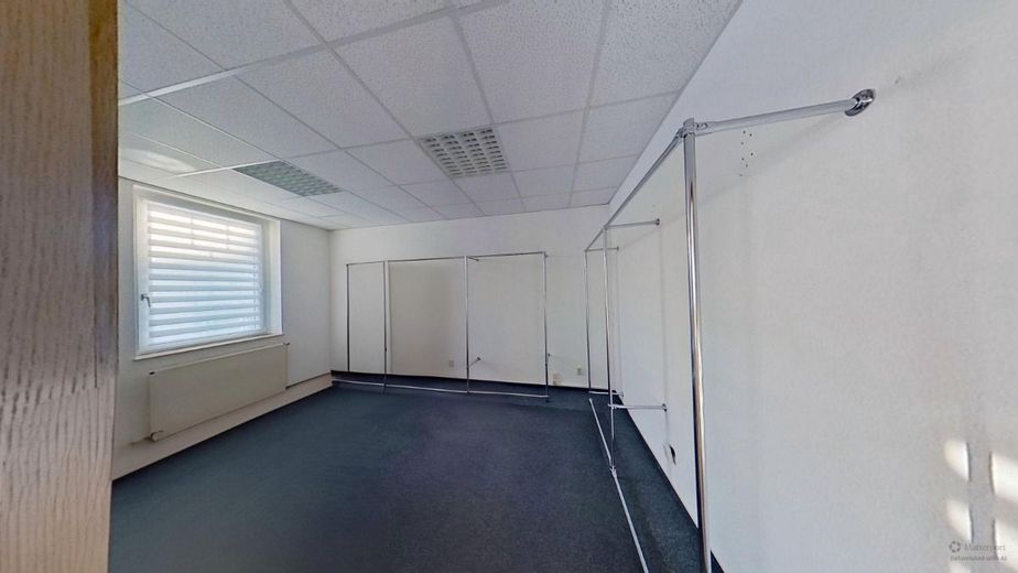 Großzügige Büroeinheit im 1. Obergeschoss in gepflegtem Geschäftshaus – 4. Büroraum