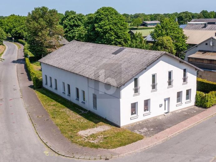 VIEL PLATZ, WERKSTATT & 300 M² AUSBAUPOTENZIAL – Foto 1