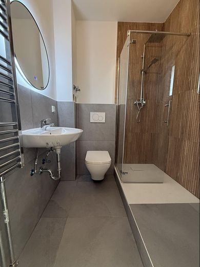 6% Rendite / Provisionsfrei / Kernsanierte 33qm1-Zimmer Wohnung mit Balkon – Bad