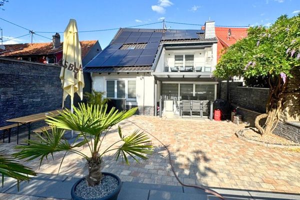 Wohnen + Arbeiten, luxuriös saniert auf über 324m² Gesamtfläche