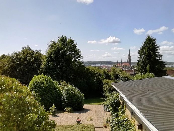 Modernized semi-detached house with view of the Schlei No commission from private seller ... living like on vacation! – Blick Küche