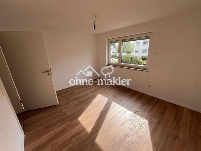Piso renovado de 3 habitaciones con balcón y cocina equipada en Hechingen – Foto 1