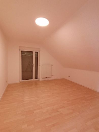 Wohnzimmer mit Balkon