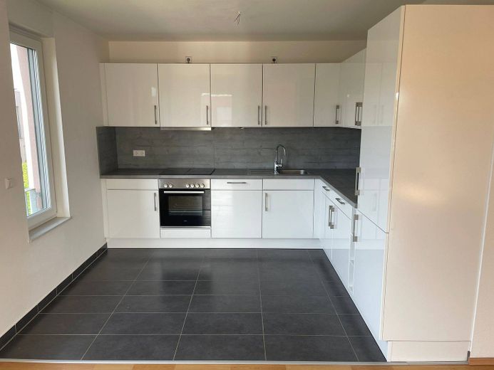 Appartement élégant de 3 pièces avec cuisine équipée et balcon – Musteransicht: Küche