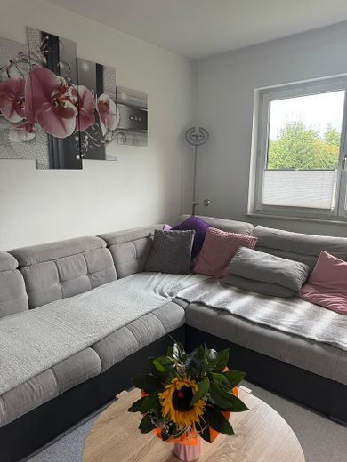 Renovierte 3- Zimmer Erdgeschosswohnung mit EBK und Terrasse in ruhiger Lage in 23974 Neuburg – Wohnzimmer